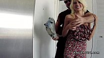 Горячая блондинка в домашнем видео для траха с камшотом в любительском видео