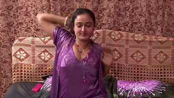 Dhobi atraída pela dona de casa indiana ... Deve assistir - YouTube.MP4