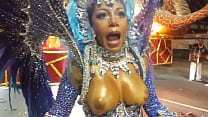 Паулина Рейс с большой грудью на карнавале в Рио-де-Жанейро - муза унидов Бангу