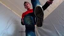 calpestare jeans gay fetish sputare scarpe da ginnastica scarpe hd720