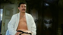 Sexy mucama atrapada en el signo del escorpio (1977) escena de sexo 2