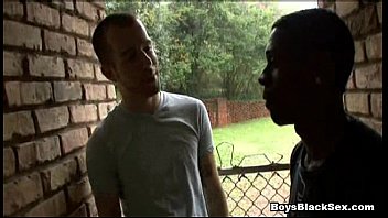 BlacksOnBoys - Des gays noirs baisent des mecs sexy jeunes gars blancs 02