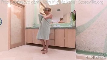 POV dans la douche avec Mia Malkova