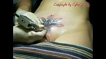 tatuage créé dans le vagin