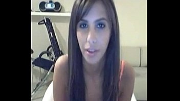 Enormes peitos naturais em uma webcam