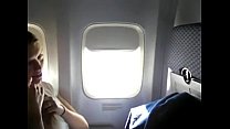 Se masturbando em um avião