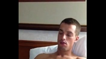 Super Fit Webcam amatoriale sborrata facciale gay porno 16