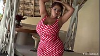 Dominicana balla con le sue tette grosse