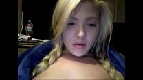 Magy rubia de pelo largo se frota el coño delante de su webcam PERFECT GIRLS