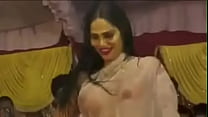 Горячая мокрая танцовщица топлесс в шоу бходжпури аркестра на брачной вечеринке 2016 - XVIDEOS.COM