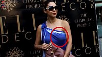 Oooppsss Gauri Khan In Blau Sexposing Dress NIP Visible