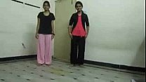 Savita Schulmädchen Sex und allein zu Hause tanzen