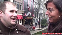 Prostituta holandesa chupando pau antes de doggystyle