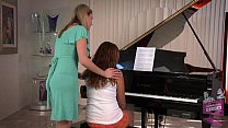 Samantha Ryan und Allie Haze am Klavier