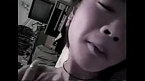 Китайская молодая пара занимается сексом в любительском видео