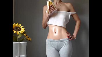 Garota fitness mostra seu corpo perfeito - vanicams.com
