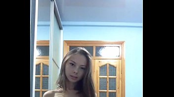 Hermosa adolescente webcam strip-tease - hotcamvidcom
