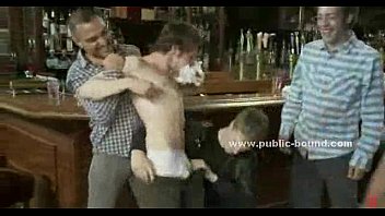 Starke sexy Homosexuell Barkeeper Bestrafung