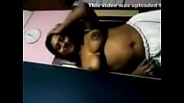sexy-chaud-indien-femme-exposée-seins-et-apprécié