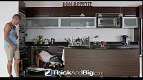 ThickAndBig - Big dick Dylan Knight fode Peter Fields na cozinha