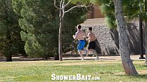 ShowerBait - O cara Str8 leva uma surra depois do banho