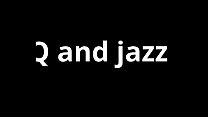 Jazz joue avec sa chatte de jus humide