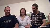 Немецкая пара устраивает свой первый секс втроем со странным парнем