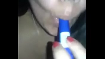 mulher gorda se masturba com uma caneta em 4