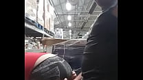 Быстрый секс с коллегой на складе