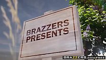 Brazzers - Milfs Like it Big - Scène Pervert In The Park avec Alexis Fawx Romi Rain et Keiran L