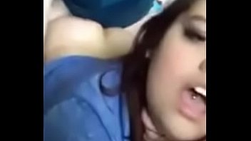 Linda nena latina es follada por el culo en la webcam