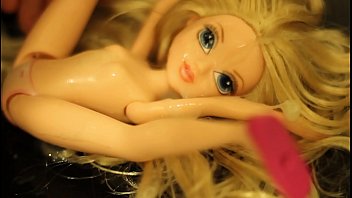 Minha linda boneca loira Moxie Girlz é uma sexy CUM SLUT (compilação bukkake)