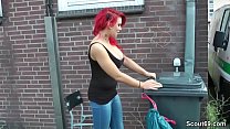 La jeune rousse allemande Lexy Seduce baise avec Outdoor par Stranger