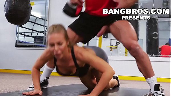 BANGBROS - Nicole Aniston se fait démonter dans la salle de sport
