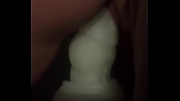 enteada mostra sua buceta úmida e cremosa na câmera - Vídeo completo em GreatxCams.Com