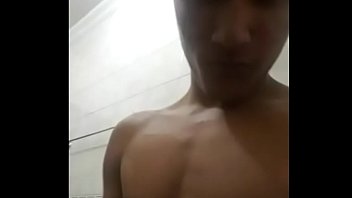 Leandro Ramos jacking off in the bath