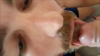 Engolindo a porra toda / swallowing all the cum (compilation)