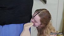Gatinha sexy é levada para um asilo anal para terapia desinibida