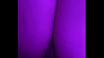 Webcam-Sitzung der wunderschönen Babe masturbiert im Schlafzimmer