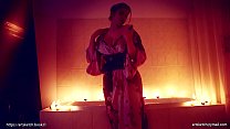 Alixia Busch Video nehmen Sie ein sexy heißes Bad, rote Haare und sexy Körper, mit großen Titten.