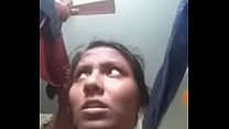 Desi vagabunda dedilhando sua buceta na webcam