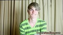 La prima volta di Preston Andrews è la prima volta che i video porno gay dei ragazzi della scuola sono nudi