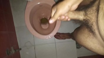 chico caliente masturbándose para su bhabhi