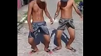 Double danse en sous-vêtements