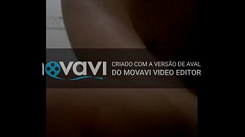 Travesti brasileiro rabão se exibindo e dando o cu