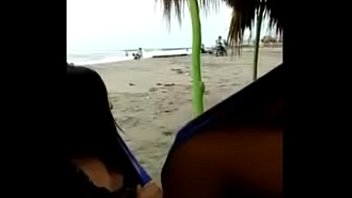 Elena Cruz, Masturbação na praia ... Pego.