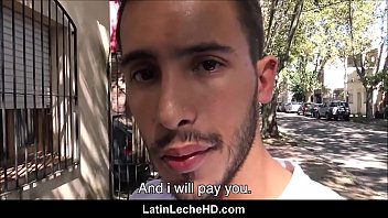 Amateur Latino recta persuadido por dinero para follar a Gay cineasta POV