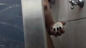 Esposa de PVH tomando banho filmei escondido