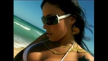 ブラジルのビーチでのアナルセックス