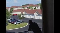 Das Spielen mit einem munteren, heißen Nachbarn, gefilmt